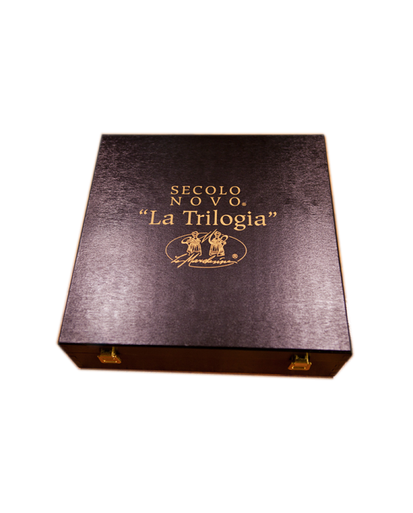 Geschenk-Ideen  Secolo Novo – la Trilogia - Le Marchesine 210,00 € Geschenk-Ideen  Secolo Novo – la Trilogia - Le Marchesine 210,00 €