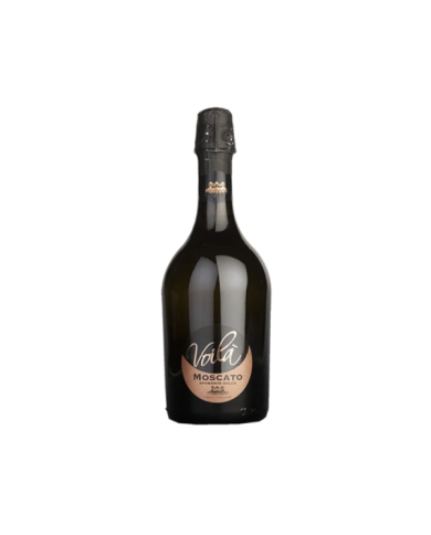White wines  Voilà Moscato Spumante Dolce - Casal Thaulero 10,50 € White wines  Voilà Moscato Spumante Dolce - Casal Thaulero 10,50 €